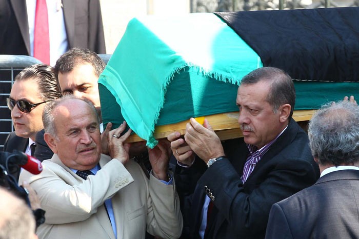 başbakanın annesinin cenazesi