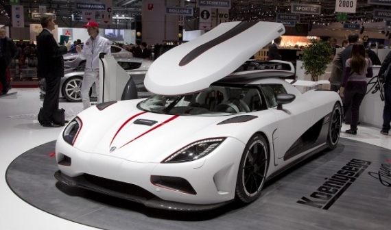 beyaz spor araba Koenigsegg Agera R 