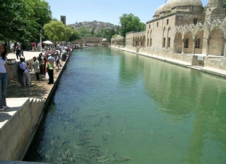 hz ibrahimin ateşe atıldıgı  balıklı göl
