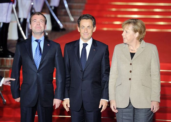 merkel sarkozi meldeyev