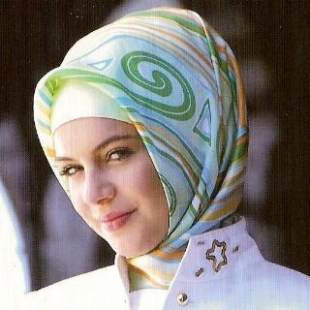 Türbanlı Kadın Resmi